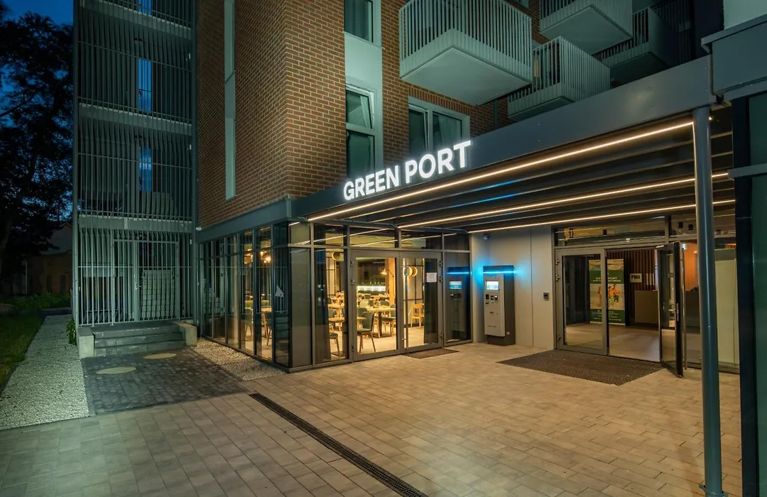 Green Port Klimatyczny z basenem, jacuzzi i sauną - ADMUS-1